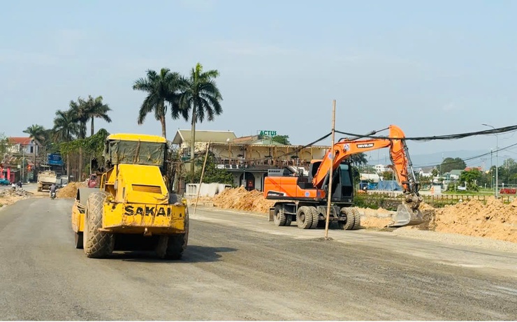 Công tác giải phóng mặt bằng Dự án cải tạo, nâng cấp Quốc lộ 6 đoạn Ba La - Xuân Mai qua địa bàn xã Phú Nghĩa đang được xã Phú Nghĩa triển khai quyết liệt. Ảnh: Kim Thoa

