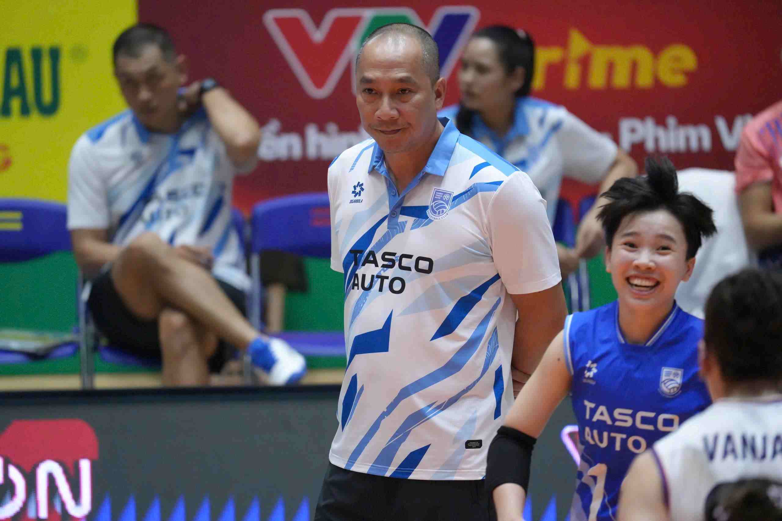 Coach Nguyen Tuan Kiet praises foreign players of Hanoi women's volleyball team