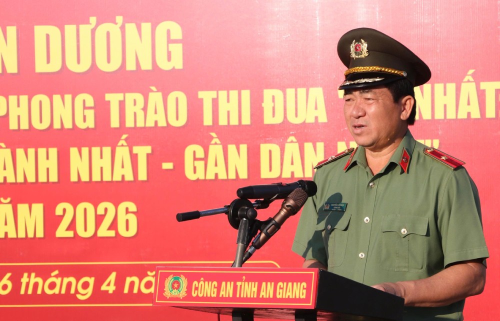 Thiếu tướng Nguyễn Văn Hận, Giám đốc Công an tỉnh An Giang phát biểu chỉ đạo tại buổi Lễ tuyên dương. Ảnh: Tiến Dũng