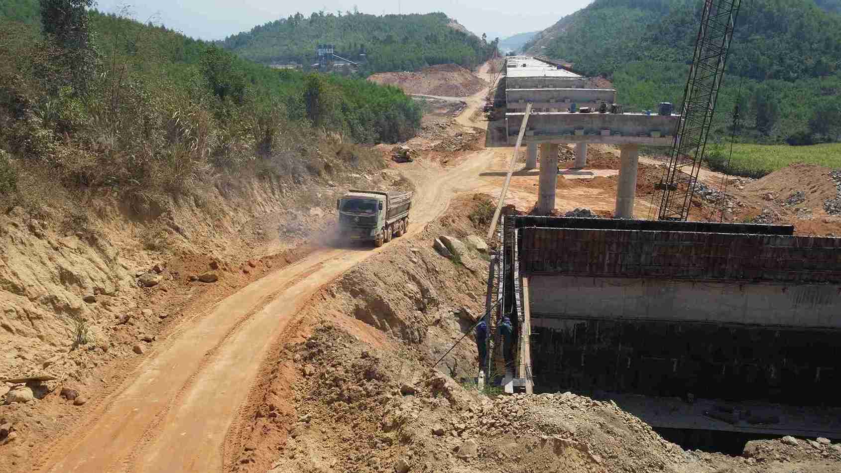 Accelerating construction of Khanh Hoa - Buon Ma Thuot expressway, towards the 2026 milestone. Photo: Huu Long