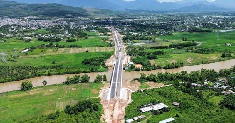 Chủ tịch Đà Nẵng yêu cầu hoàn thành đường dẫn lên cầu trước 30/6