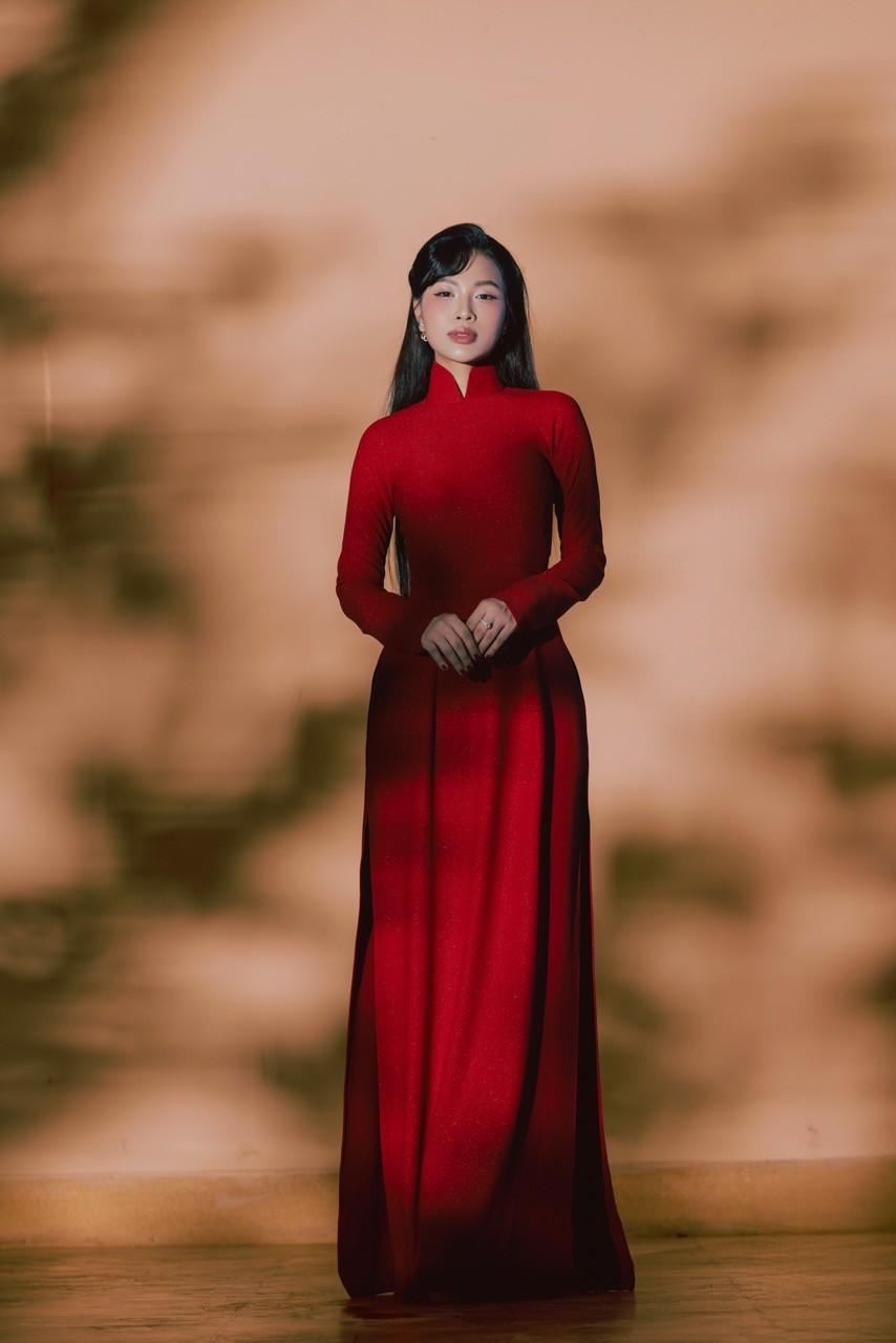 Chia sẻ về sự thay đổi này, Diệu Ly cho biết cô mong muốn mang hình ảnh người phụ nữ Việt Nam ra thế giới với sự tự tin và niềm tự hào. “Tôi muốn khi nhắc đến mình, khán giả không chỉ nhớ đến giọng hát mà còn là một hình ảnh đẹp, tích cực, mang đậm bản sắc Việt,” cô nói.