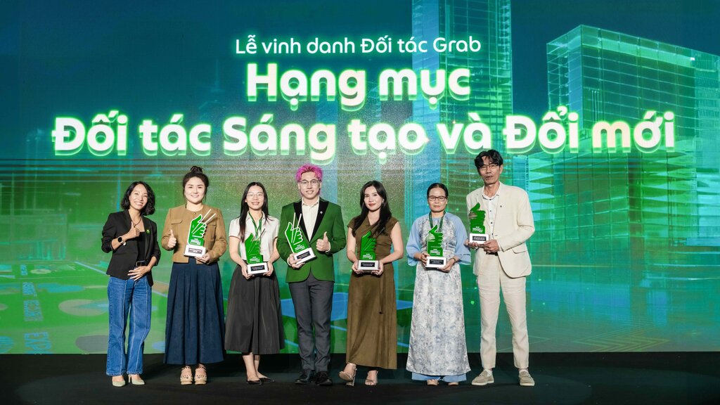 Grab vinh danh nhiều đối tác thương nhân có thành tích nổi bật trên nền tảng trong năm qua. Ảnh Grab Việt Nam