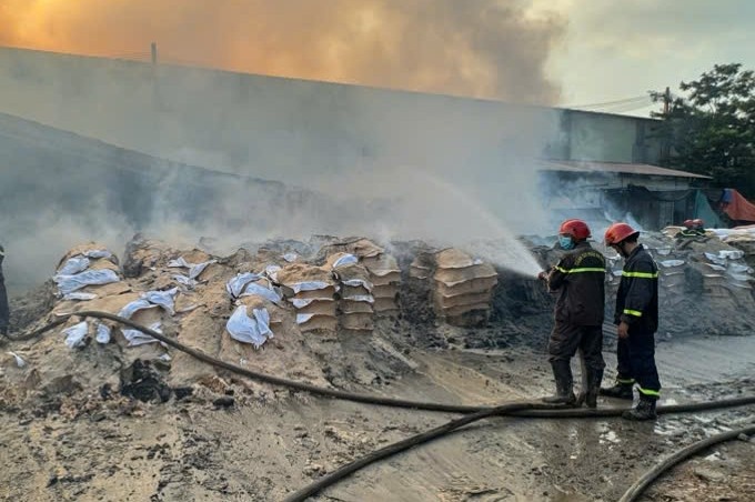 Scene of the factory fire that burned 3 people. Photo: Reader provided
