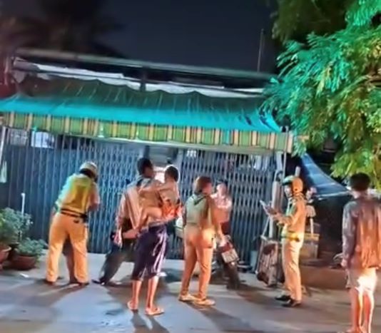 Xác minh nhóm người cản trở CSGT làm nhiệm vụ tại xã Bình Chánh. Ảnh cắt từ clip