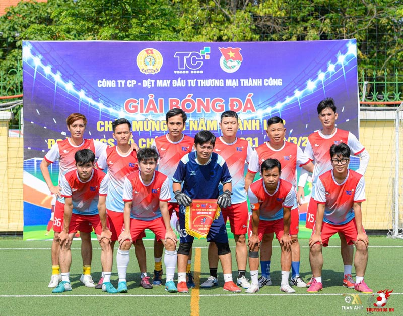 El torneo de fútbol masculino está organizado conjuntamente por el Sindicato y la Unión de Jóvenes de la Compañía Anónima de Textiles - Inversión - Comercio Thanh Cong con motivo del 26 de marzo de 2026. Foto: Sindicato de base