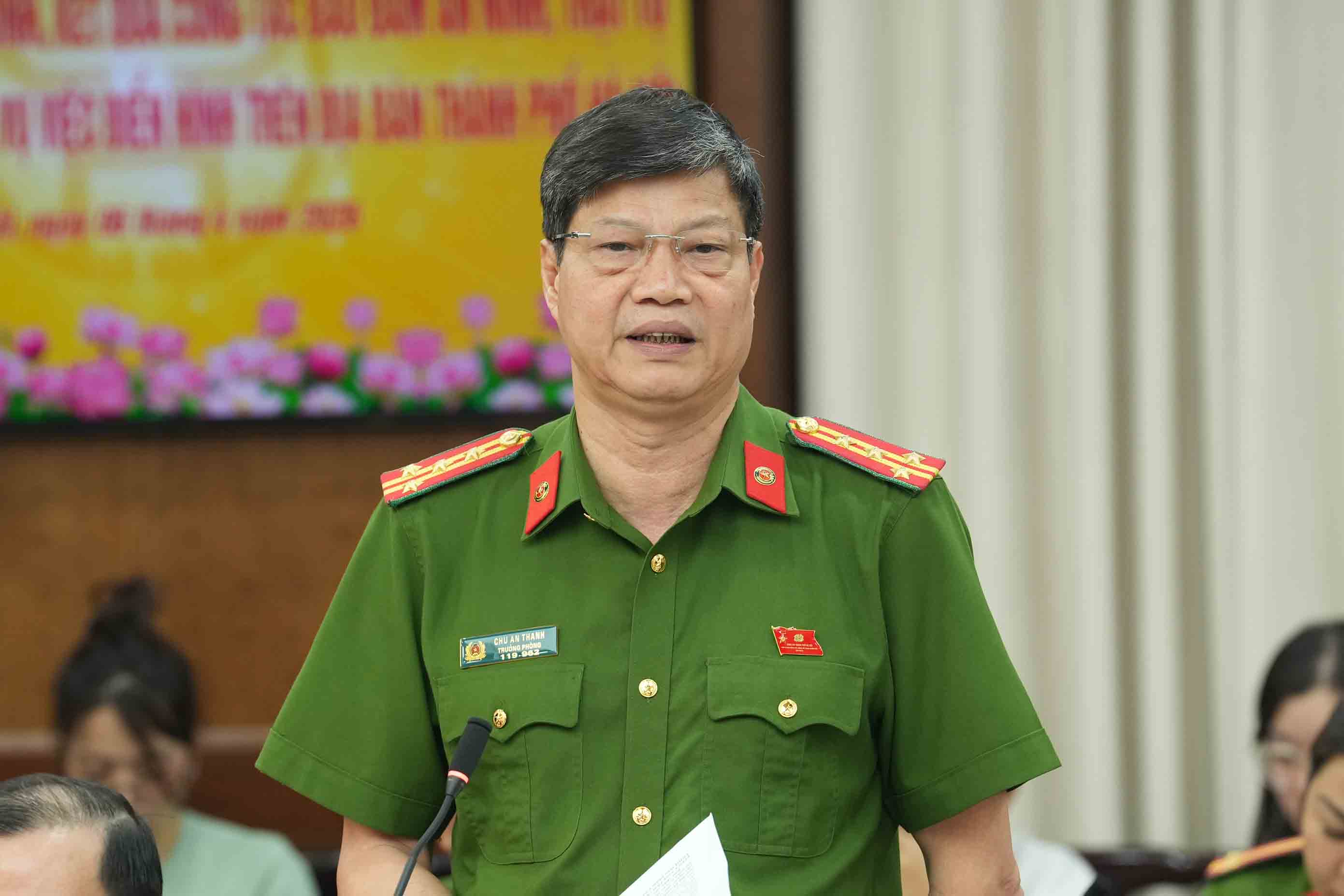 Đại tá Chu An Thanh - Trưởng phòng Cảnh sát Kinh tế Công an TP Hà Nội thông tin vụ án thịt lợn bệnh. Ảnh: Hữu Chánh
