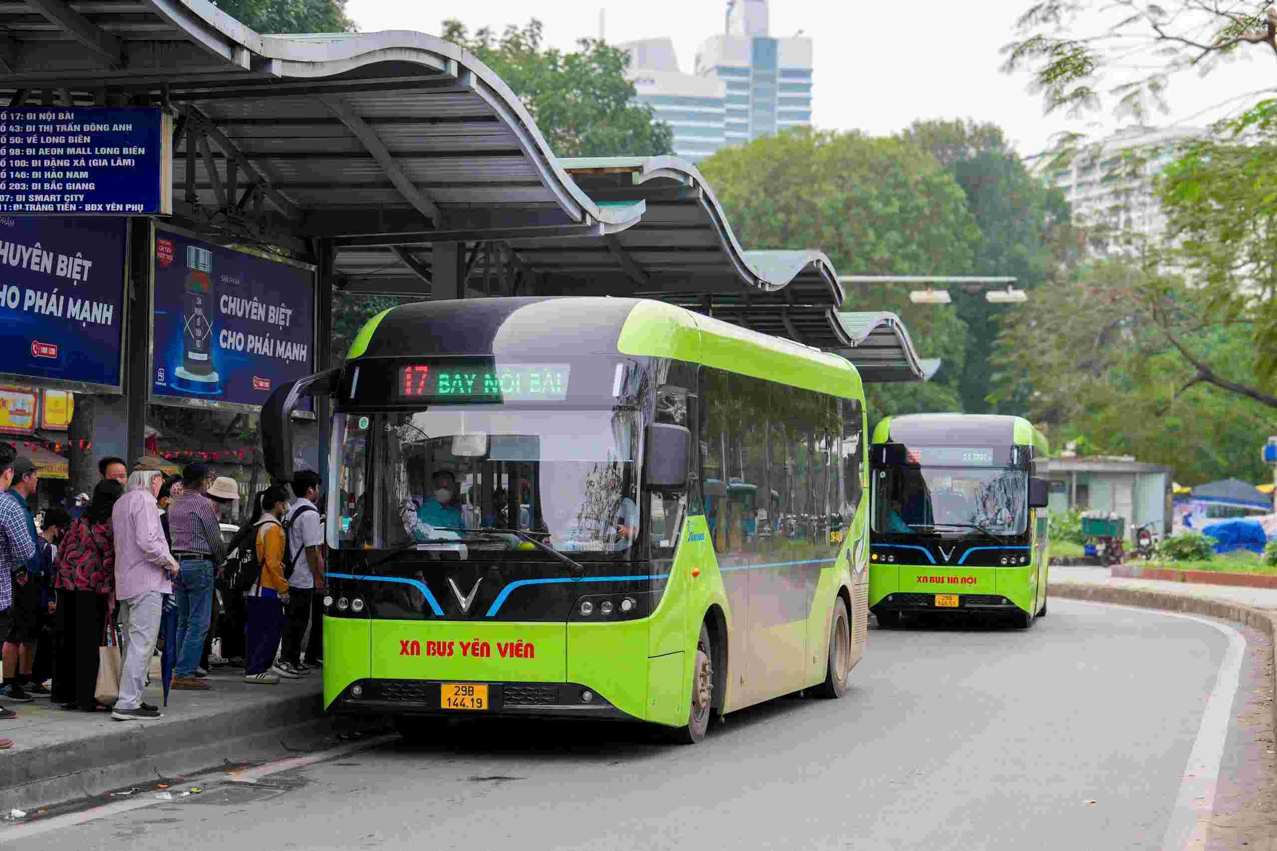 ハノイは、運賃の免除・減額を推進し、公共交通機関の質を向上させる必要があります。写真:ミン・ハン