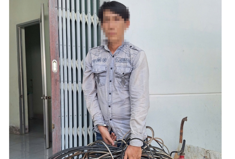 Bùi Văn Dũng bị bắt quả tang có hành vi trộm cắp tài sản. Ảnh: CACC