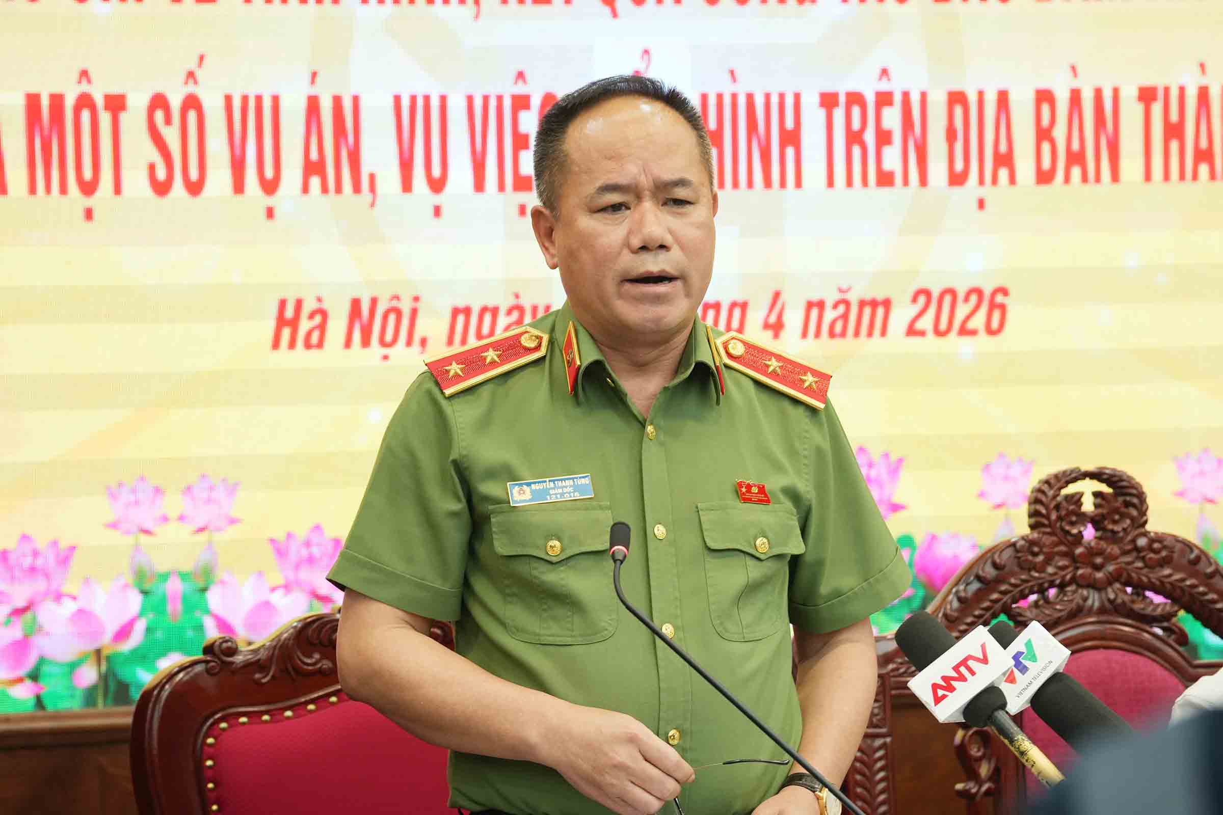 Trung tướng Nguyễn Thanh Tùng - Giám đốc Công an TP Hà Nội đề cập đến vụ án hàng trăm tấn thịt lợn bệnh tuồn ra thị trường. Ảnh: Hữu Chánh