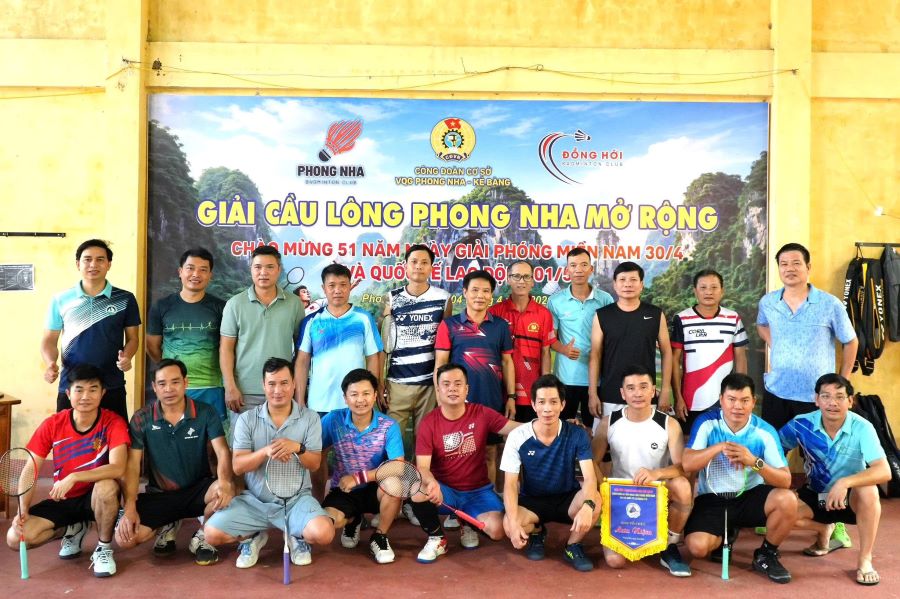 Phong Nha - Ke Bang National Park organizes a badminton tournament to create a useful playground, contributing to improving the spiritual life of workers. Photo: Quang Tri Trade Union