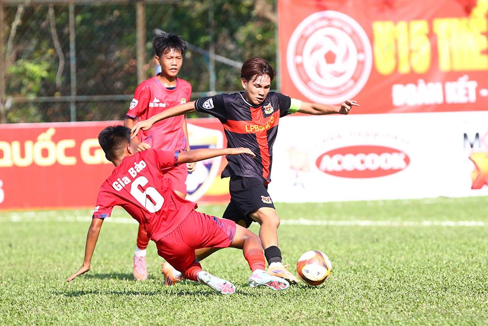 U15 닌빈과 U15 떠이닌은 모두 2026년 U15 전국 선수권 대회 8강 진출권을 획득했습니다. 사진: VFF