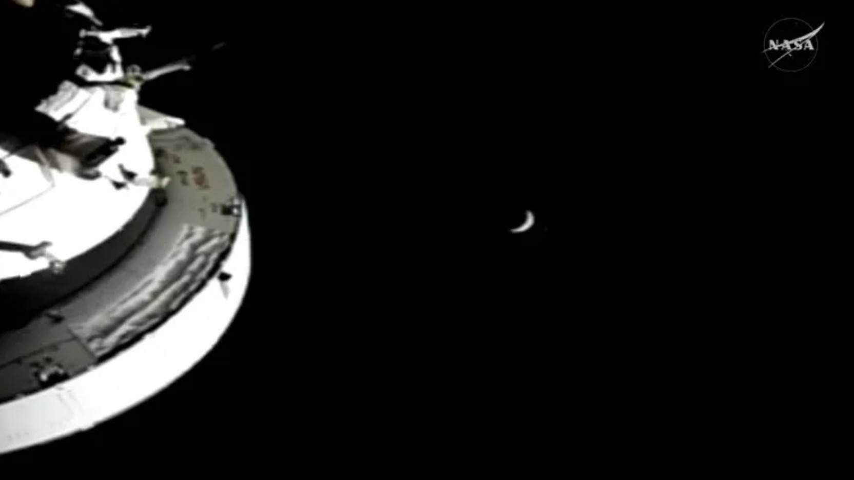 Image of the Earth rising after the Orion spacecraft flew out of the dark side of the Moon during the flight past the Moon of the Artemis II astronauts on June 6. Photo: NASA