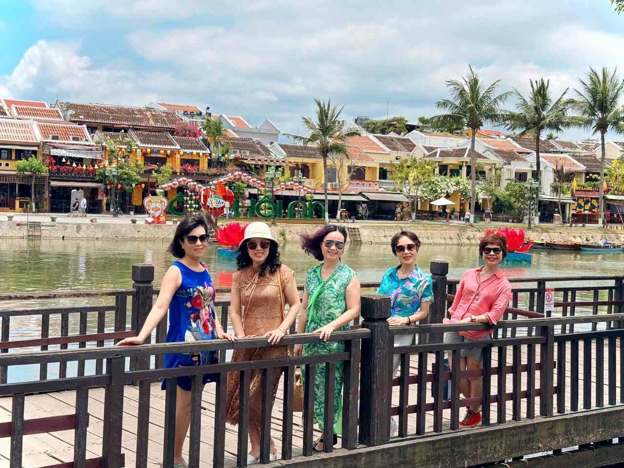 Tourists in Hoi An, Da Nang. Photo: Khanh Minh