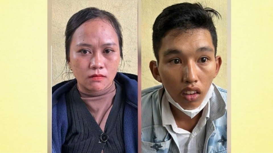 Hai đối tượng cướp giật tài sản bị bắt giữ khi đang tẩu thoát. Ảnh: Công an Vĩnh Long