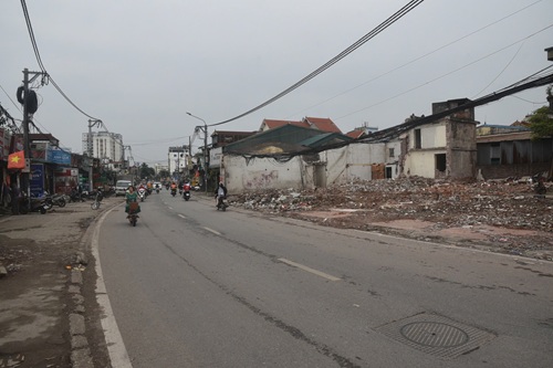 Hà Nội tháo gỡ mặt bằng, tăng tốc thi công đường Vành đai 2,5 - Lĩnh Nam. Ảnh: Long Phi