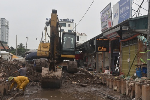 Hà Nội thúc tiến độ đường Lĩnh Nam, vướng giải phóng mặt bằng. Ảnh: Long Phi