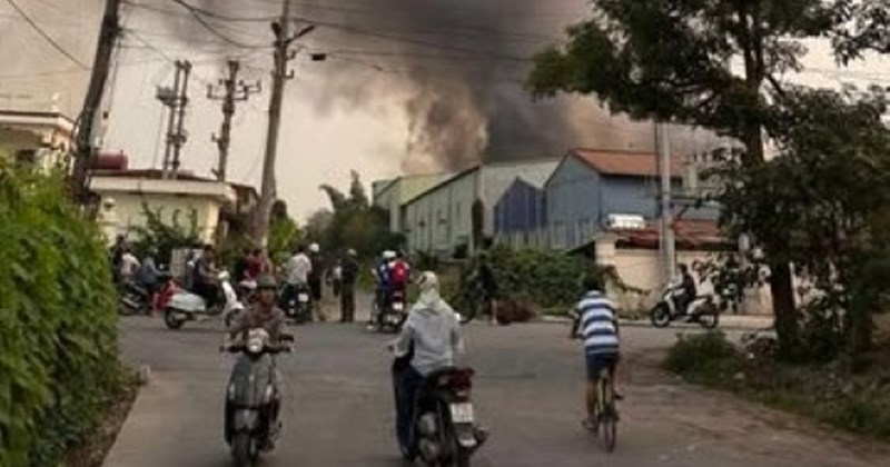 Hải Phòng: Cháy lớn tại công ty giấy, khói đen bao trùm khu vực