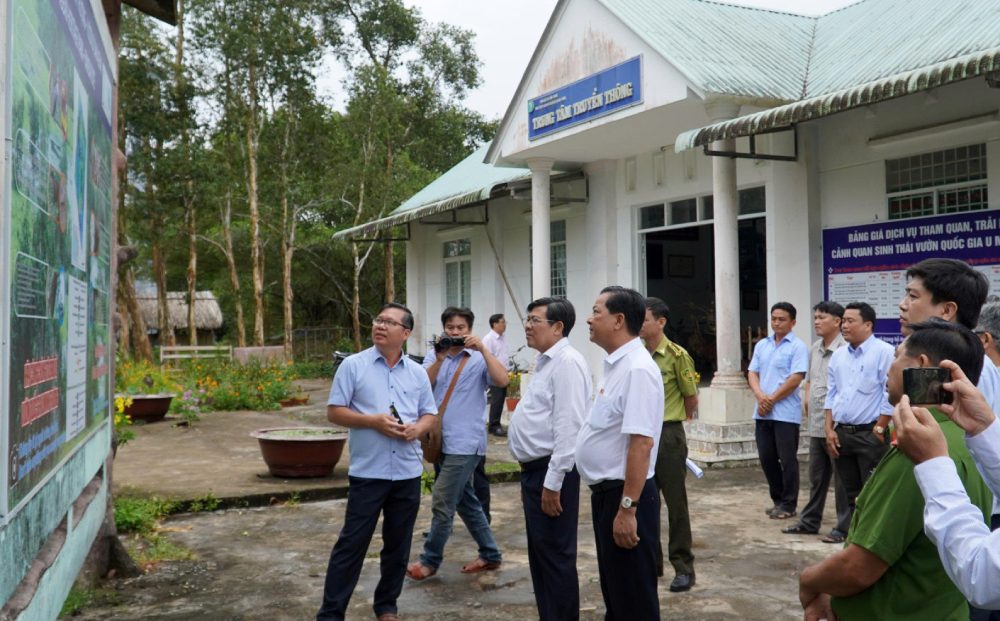 Đoàn kiểm tra công tác phòng chống cháy rừng tại Vườn quốc gia U Minh Thượng. Ảnh: Văn Sĩ