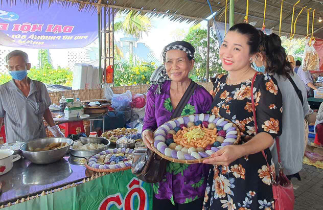 The Southern Folk Cake Festival is organized many times by Ca Mau and attracts a large number of tourists to participate. Photo: Nhat Ho