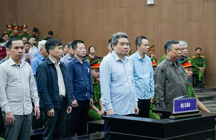 Phiên tòa xét xử cựu Thứ trưởng Hoàng Văn Thắng và 22 bị cáo. Ảnh: Quang Việt