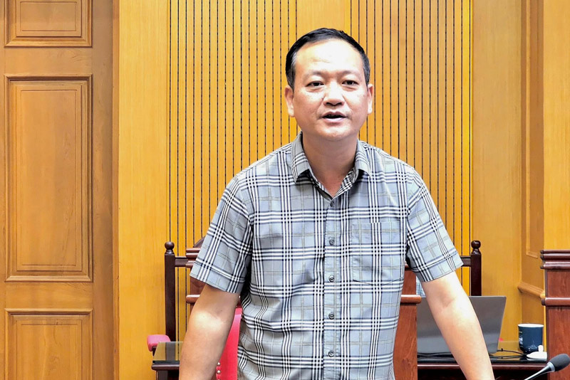 Bí thư Đảng ủy phường Cam Đường Vũ Hùng Dũng đề nghị các bên tiếp tục phối hợp tháo gỡ vướng mắc. Ảnh: Phường Cam Đường