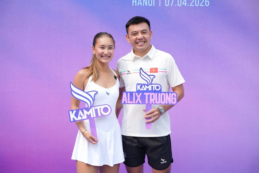 Pickleball star Alix Truong next to Vietnam's top male tennis player - Ly Hoang Nam. Photo: Hoang Anh