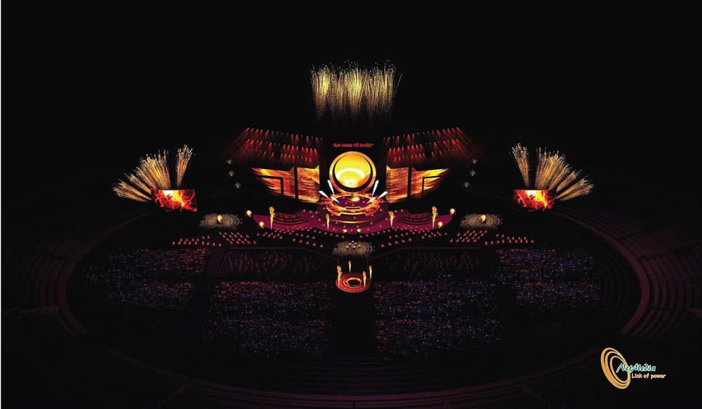 Chương trình do Đài Truyền hình Việt Nam, UBND TP. Hà Nội và Cty CP Netmedia phối hợp thực hiện với đầu tư sân khấu quy mô hoành tráng. Ảnh: Ban tổ chức