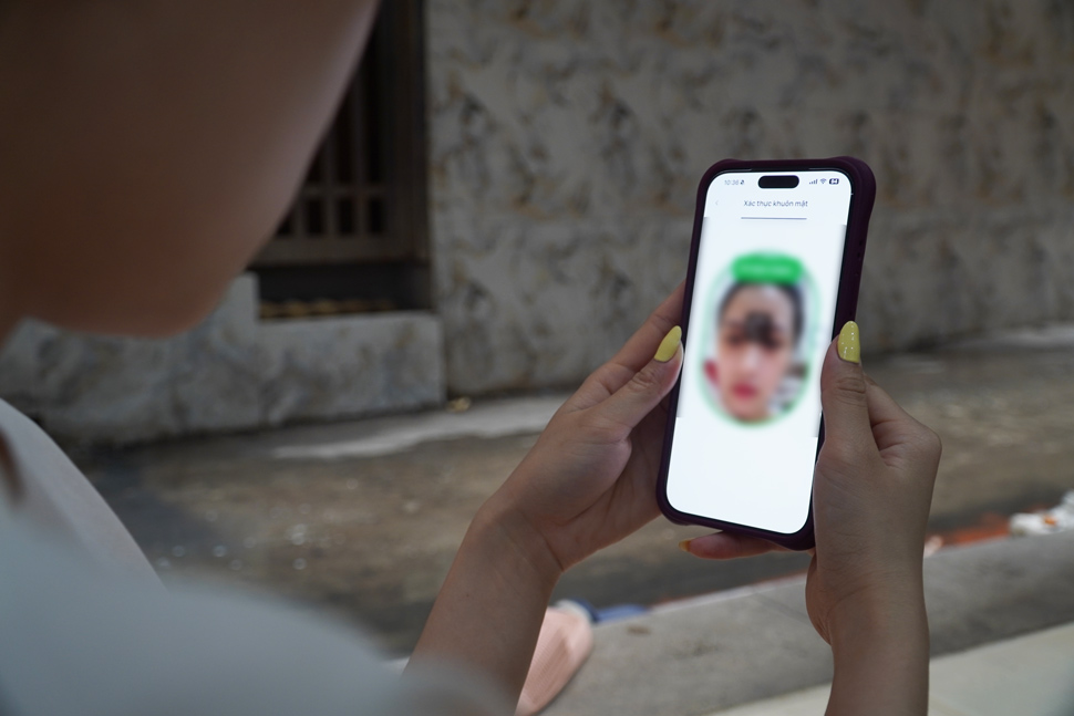 Switching SIM to another device, users begin to get used to face authentication