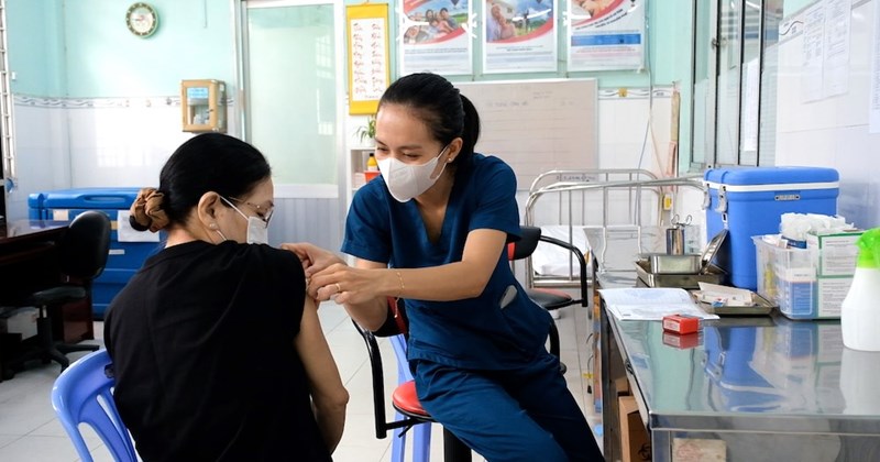 Sốt xuất huyết diễn biến phức tạp, nhiều người hạn chế tiêm vaccine