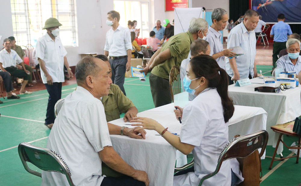 Construir un modelo de atención médica para ancianos en la comunidad es importante, mejorando la calidad de vida de las personas. Foto: Ngoc Chuan.