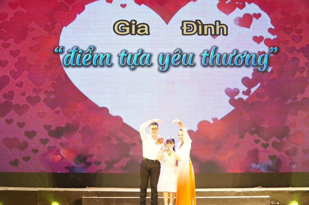 Ca Mau builds a civilized, prosperous, and happy family... Photo: Nhat Ho.