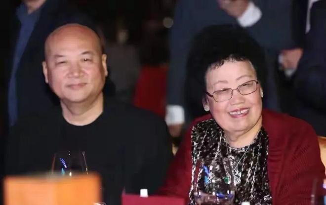 당삼장" 찌쫑투이와 아내. 사진: VieON.