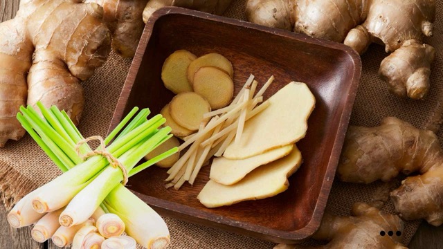 Drinking ginger and lemongrass water properly helps warm the body and supports digestion. Graphic photo: Huong Son