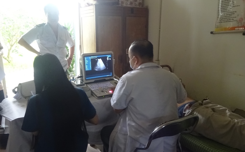 Siêu âm cho người lao động tại chương trình khám sức khỏe định lần 1 cho người lao động tại Xí nghiệp May Vị Hoàng. Ảnh: CĐCS