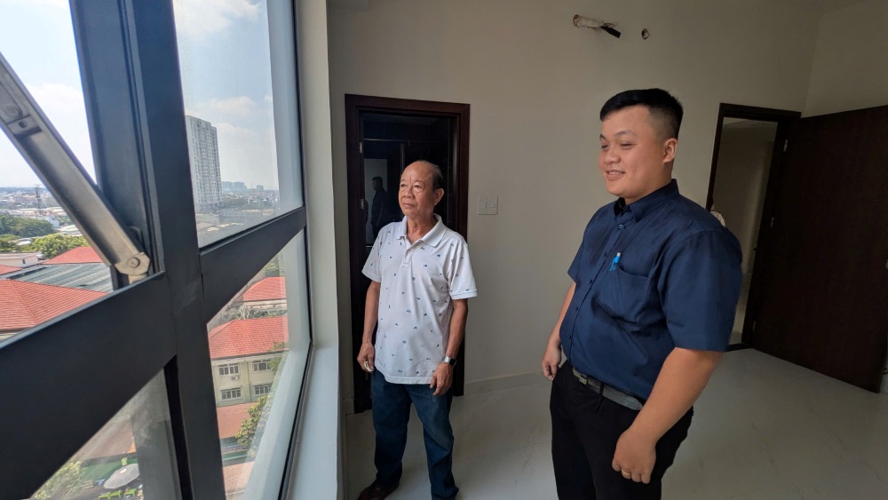 Los hogares completamente desalojados en el proyecto de mejora de la orilla norte del canal Doi en la ciudad de Ho Chi Minh reciben nuevas casas