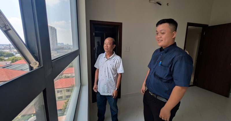 TP.HCM: Hộ dân hoàn tất di dời, nhận nhà mới ven rạch Đôi