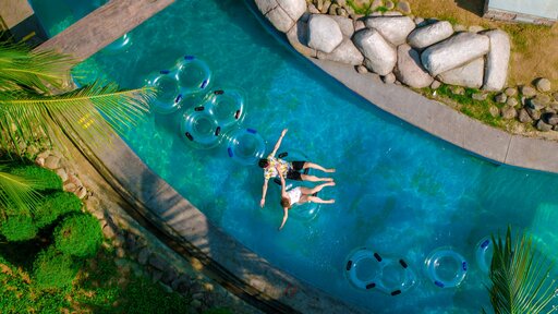 Thả mình theo dòng nước thư giãn nhẹ nhàng giữa ngày hè. Ảnh: Thanh Sơn