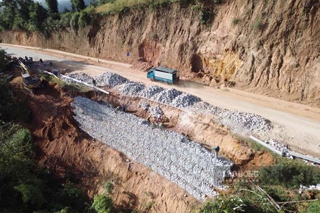 ディエンビエン省の国道12号線は、2025年10月の豪雨と洪水の後に復旧されました。写真:クアン・ダット