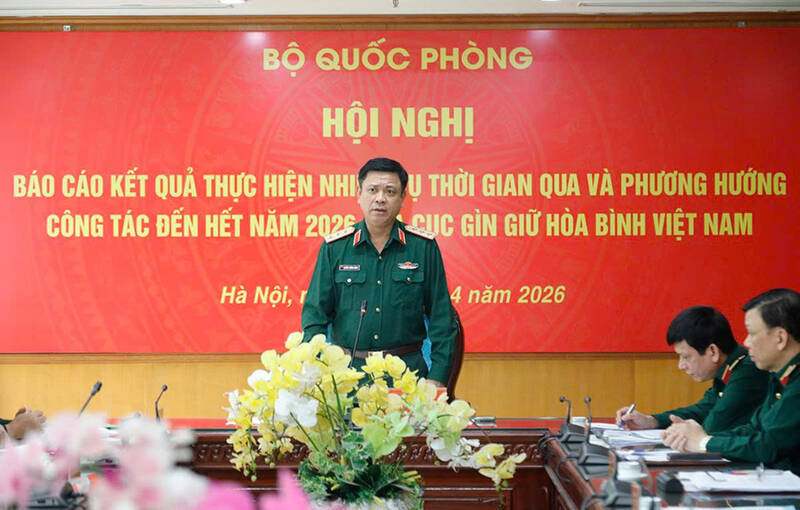 Senior Lieutenant General Nguyen Truong Thang requested the Vietnam Peacekeeping Department to coordinate with agencies and units throughout the army to do a good job of preparing human resources to participate in United Nations peacekeeping operations. Photo: Ministry of National Defense