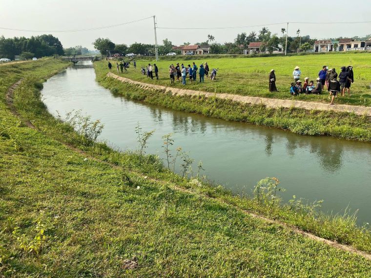 Canal de riego donde el estudiante se ahogó y murió. Foto: Han Nguyen