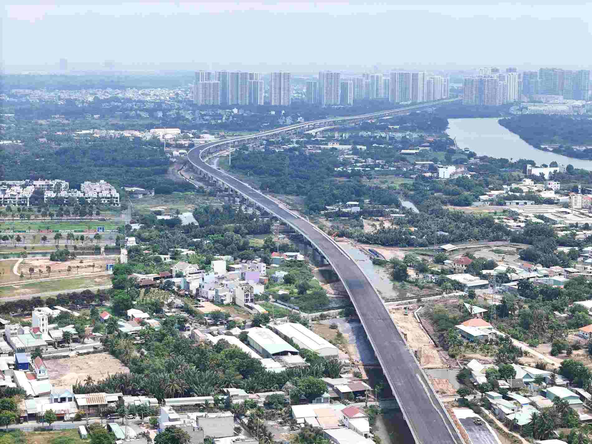 Diện mạo đoạn Vành đai trên cao phía Đông TPHCM.  Ảnh: Minh Quân