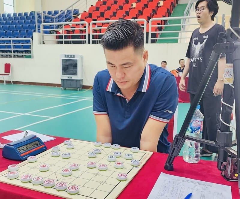 El ajedrecista Lại Lý Huynh acepta detenerse en los cuartos de final de ajedrez estándar. Foto: Federación de Ajedrez Vietnamita