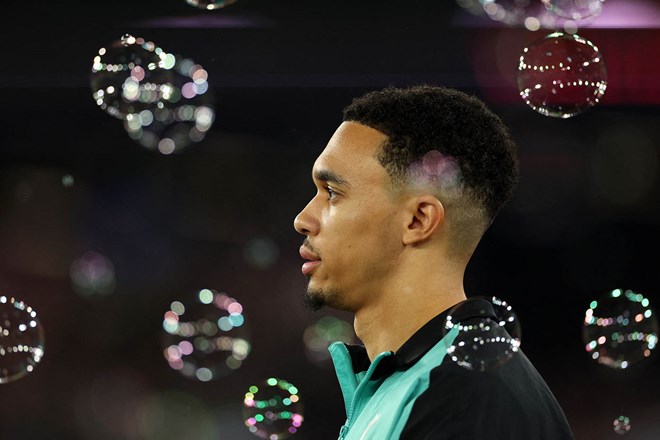 Cuộc chia tay giữa Trent Alexander-Arnold và Liverpool tạo ra nhiều tranh cãi.  Ảnh: AFP