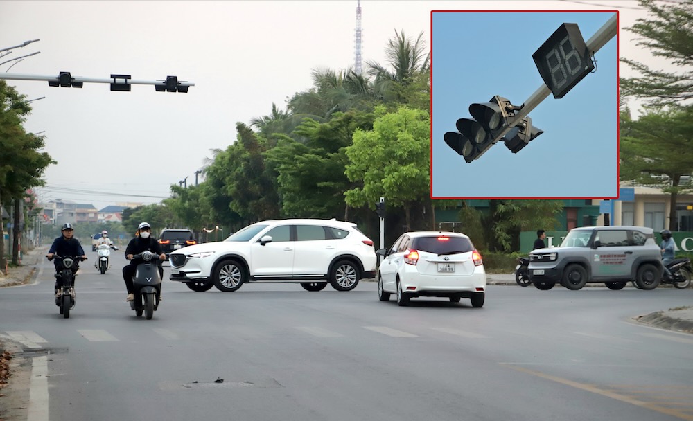 Traffic lights in Quang Tri are turned off for a long time, posing a risk of accidents. Photo: Nguyen Luan