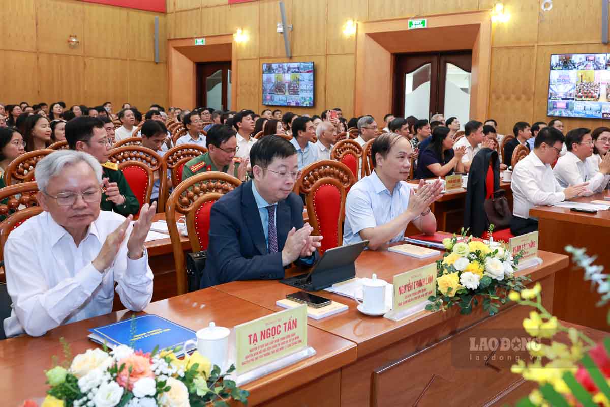 Les délégués participant à la Conférence nationale pour étudier, apprendre, assimiler et mettre en œuvre la résolution du XIVe Congrès du Parti pour les organes de presse, d'édition, les artistes et les intellectuels. Photo: Hải Nguyễn