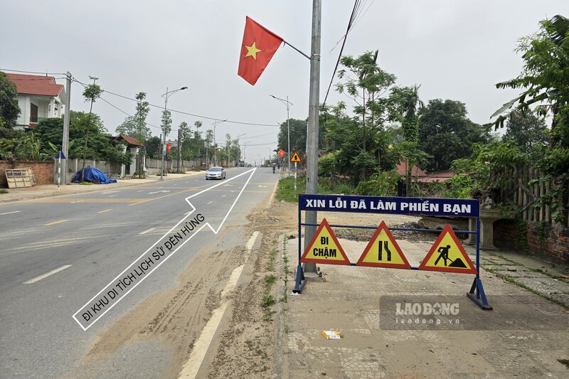 Chỉ cách cổng chính vào trung tâm Lễ hội Đền Hùng khoảng 2,8km. Ảnh: Tô Cồn
