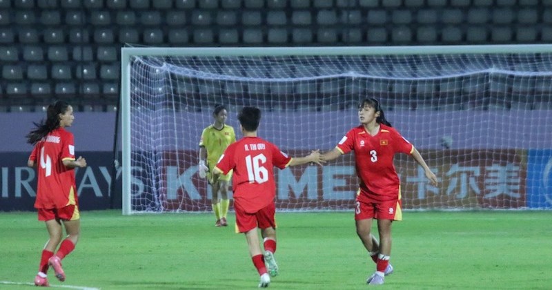 U20 nữ Việt Nam nhận thưởng nóng, chờ vé tứ kết