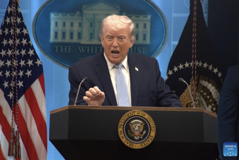 Mr. Trump announced on April 7 the suspension of the attack, emphasizing that this move "depends on the Islamic Republic of Iran agreeing to open the Strait of Hormuz completely, immediately and safely". Photo: Xinhua