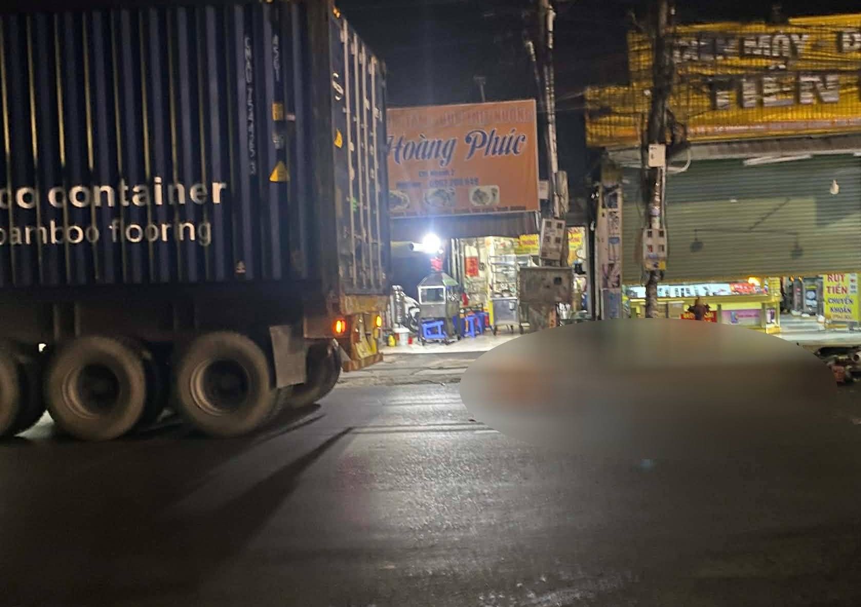 Scene of the accident between a container truck and a motorbike that killed 1 person. Photo: Reader provided